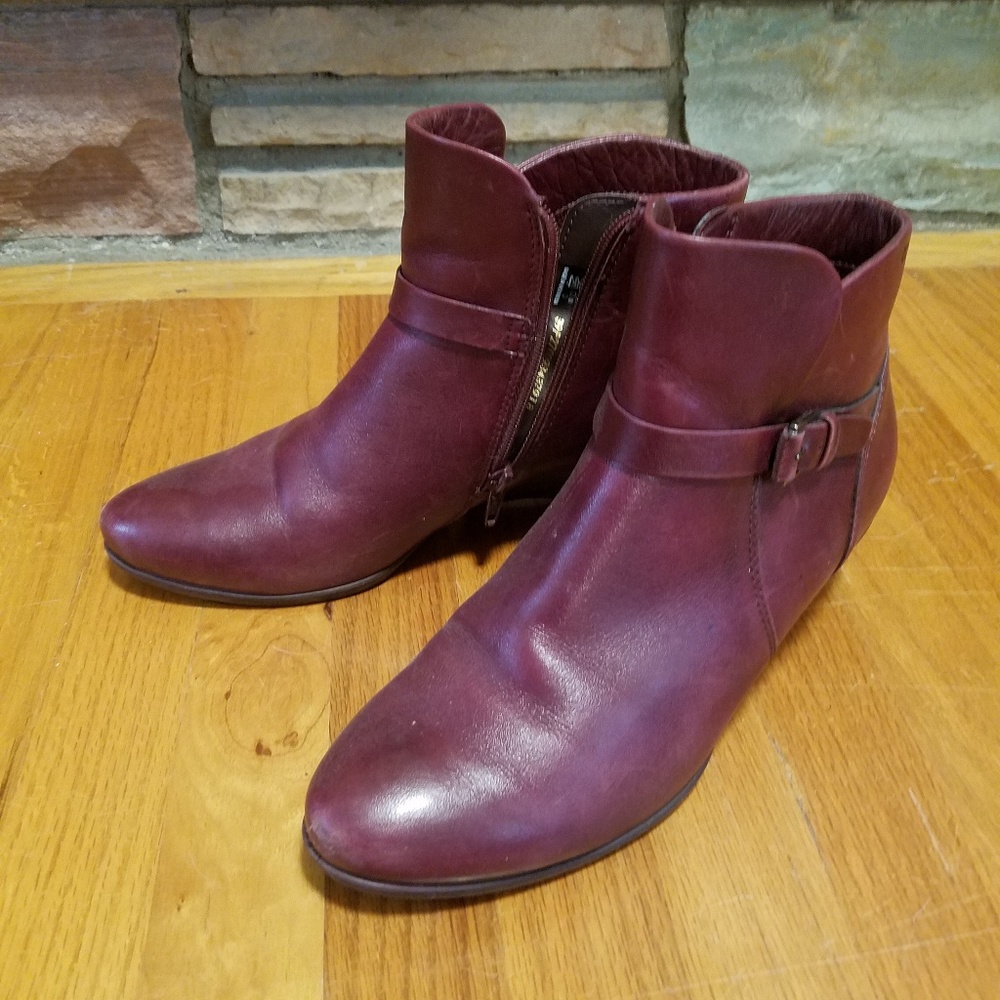 💕 Wine colored Booties by Ecco